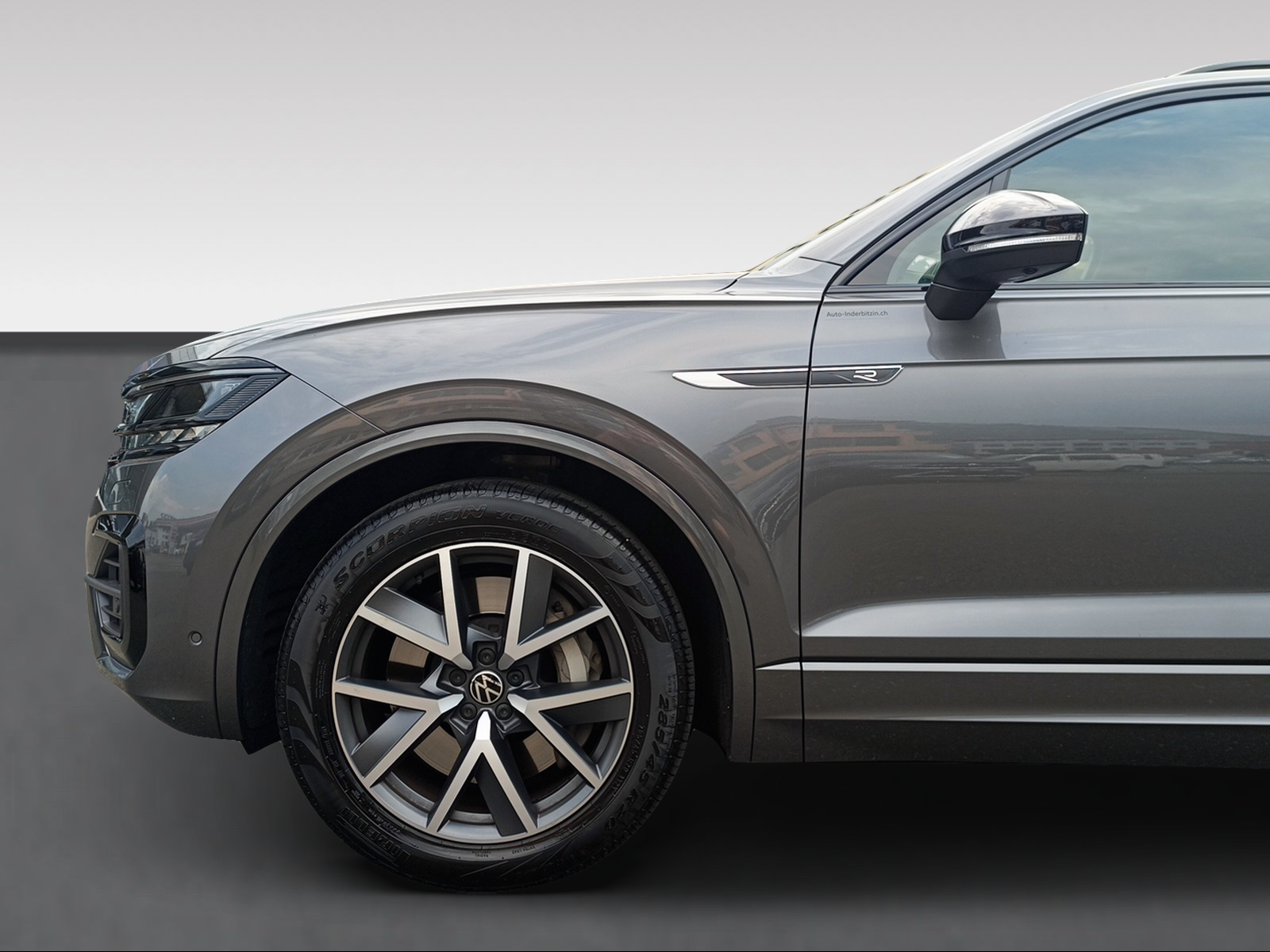 VW Touareg 3.0 TSI eHybrid R Tiptronic-showroom-element-2