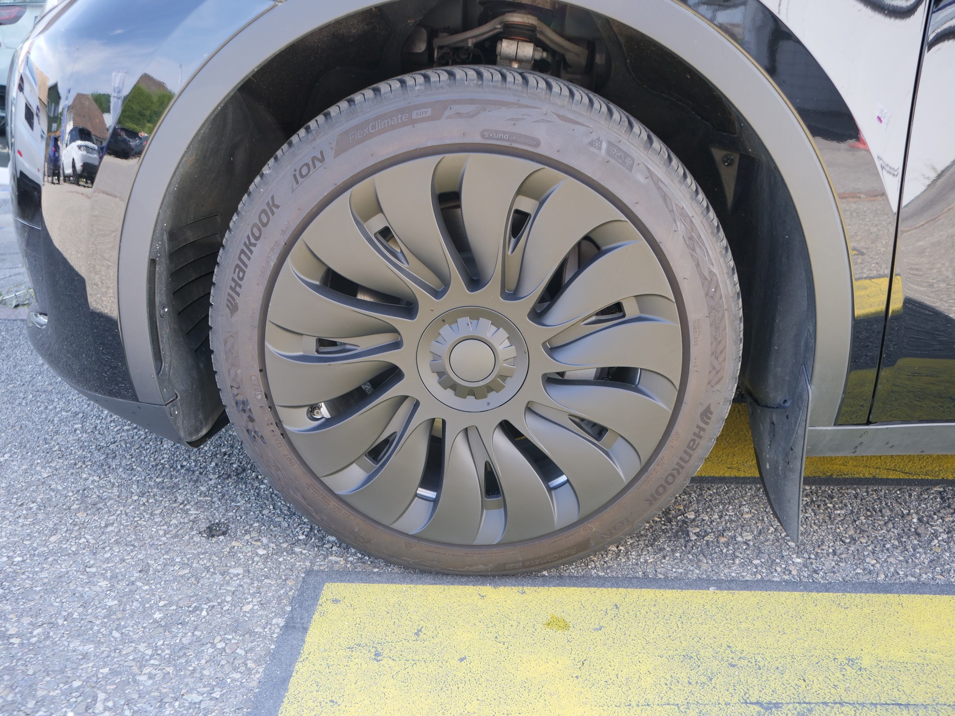 TESLA Model Y RWD-image-16