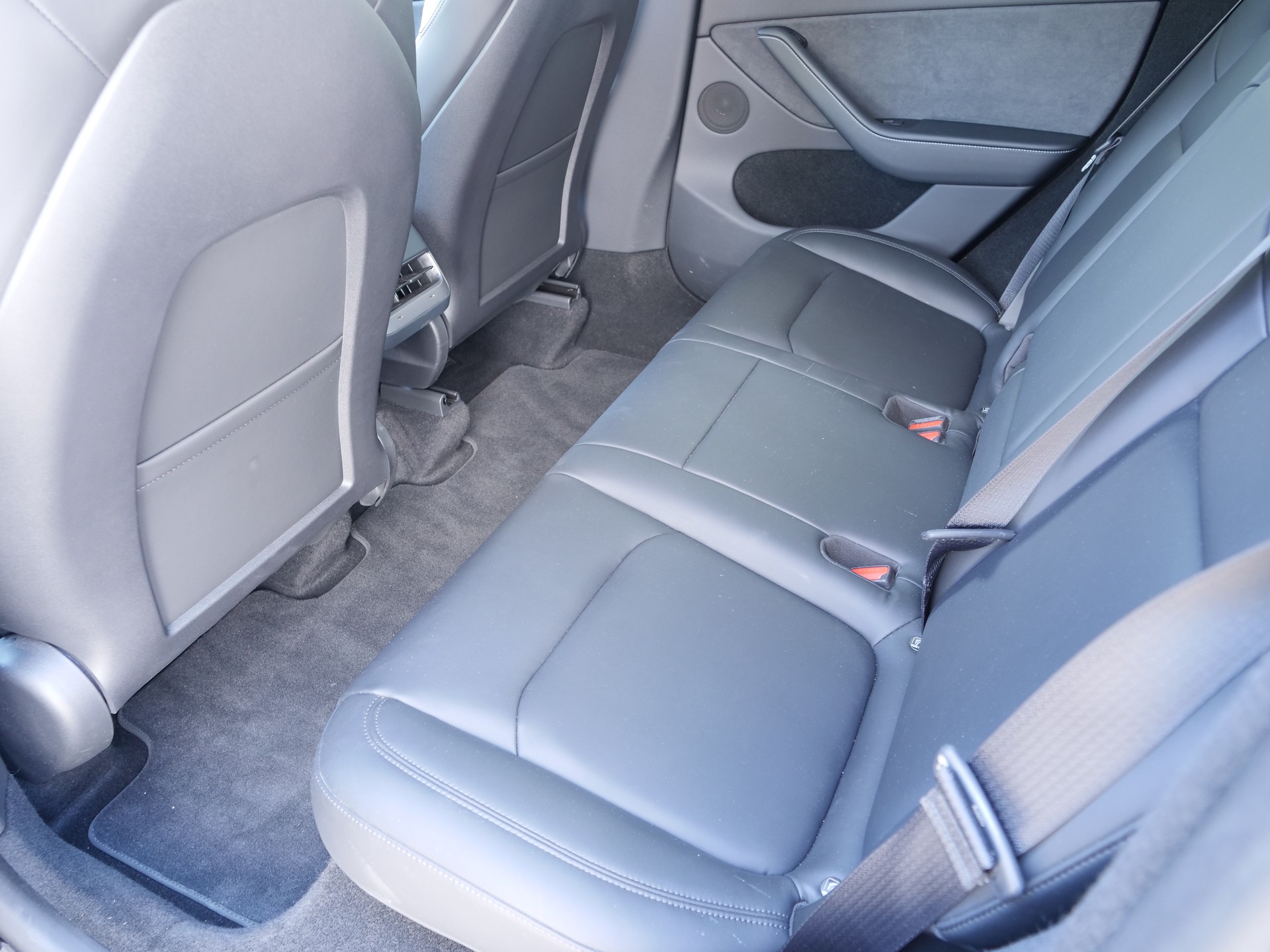 TESLA Model Y RWD-image-11