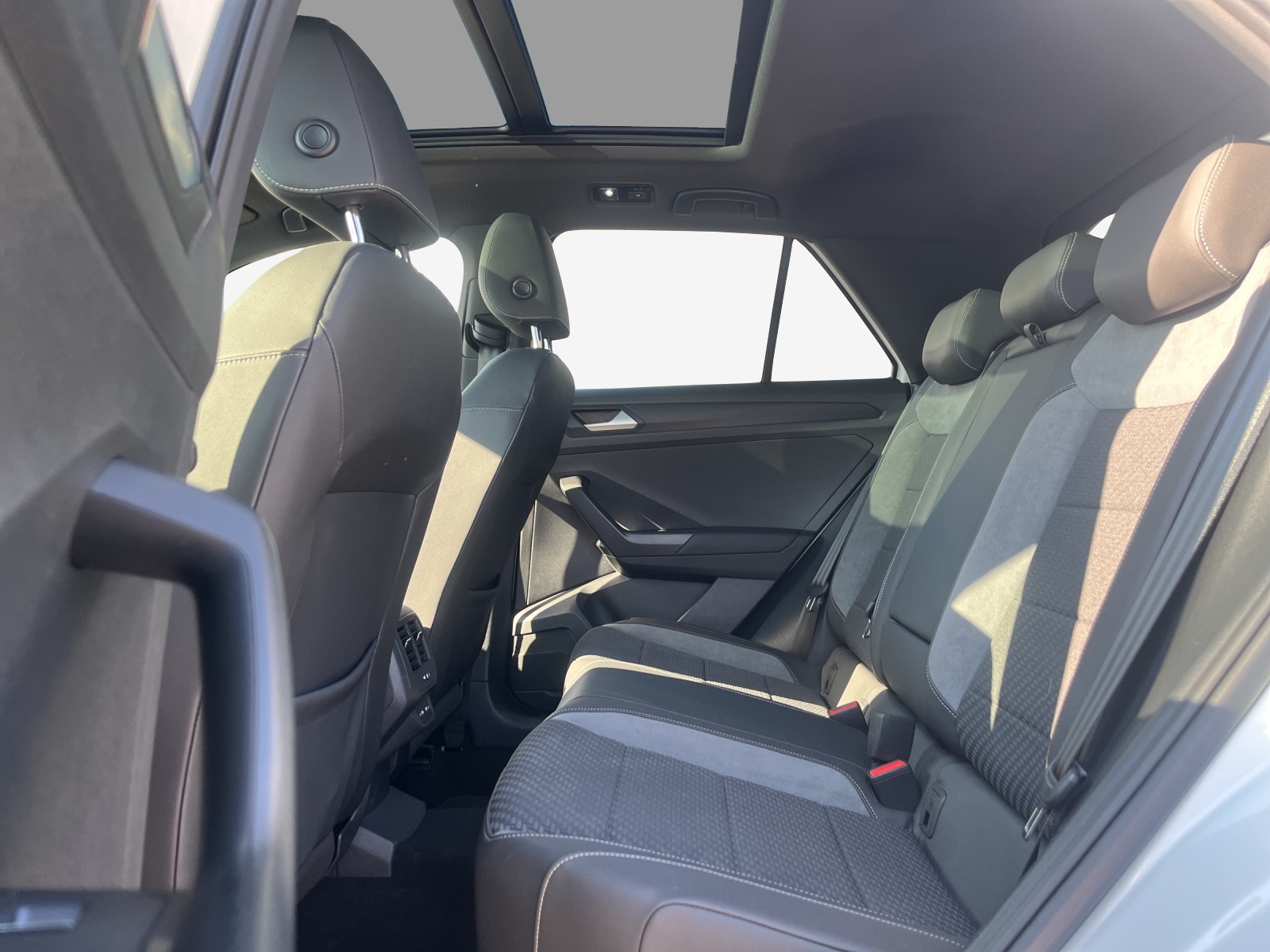 VW T-Roc 2.0 TSI Sport Selection DSG 4Motion-image-11