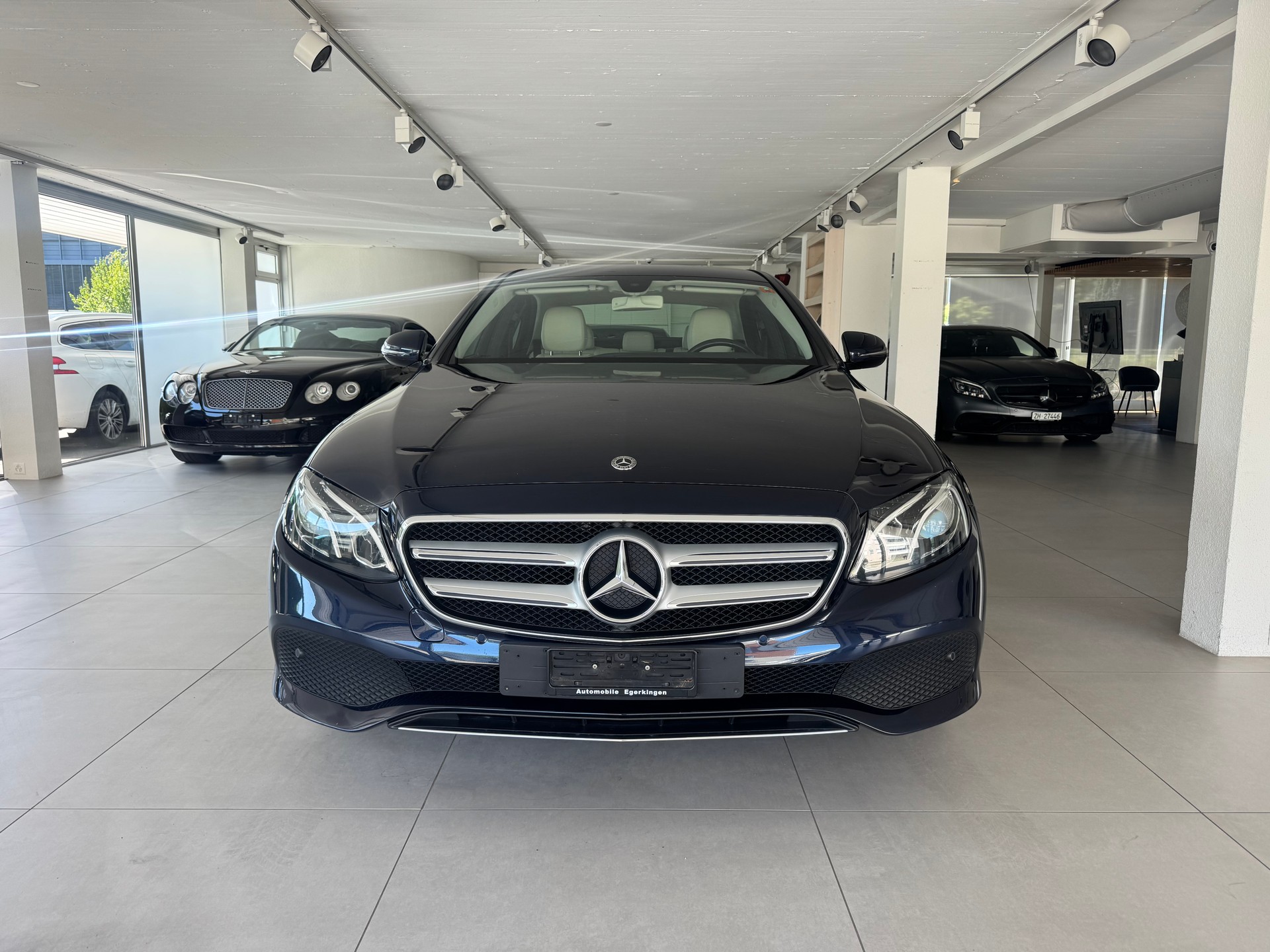 MERCEDES-BENZ E 220 d Exclusive 9G-Tronic-showroom-element-2