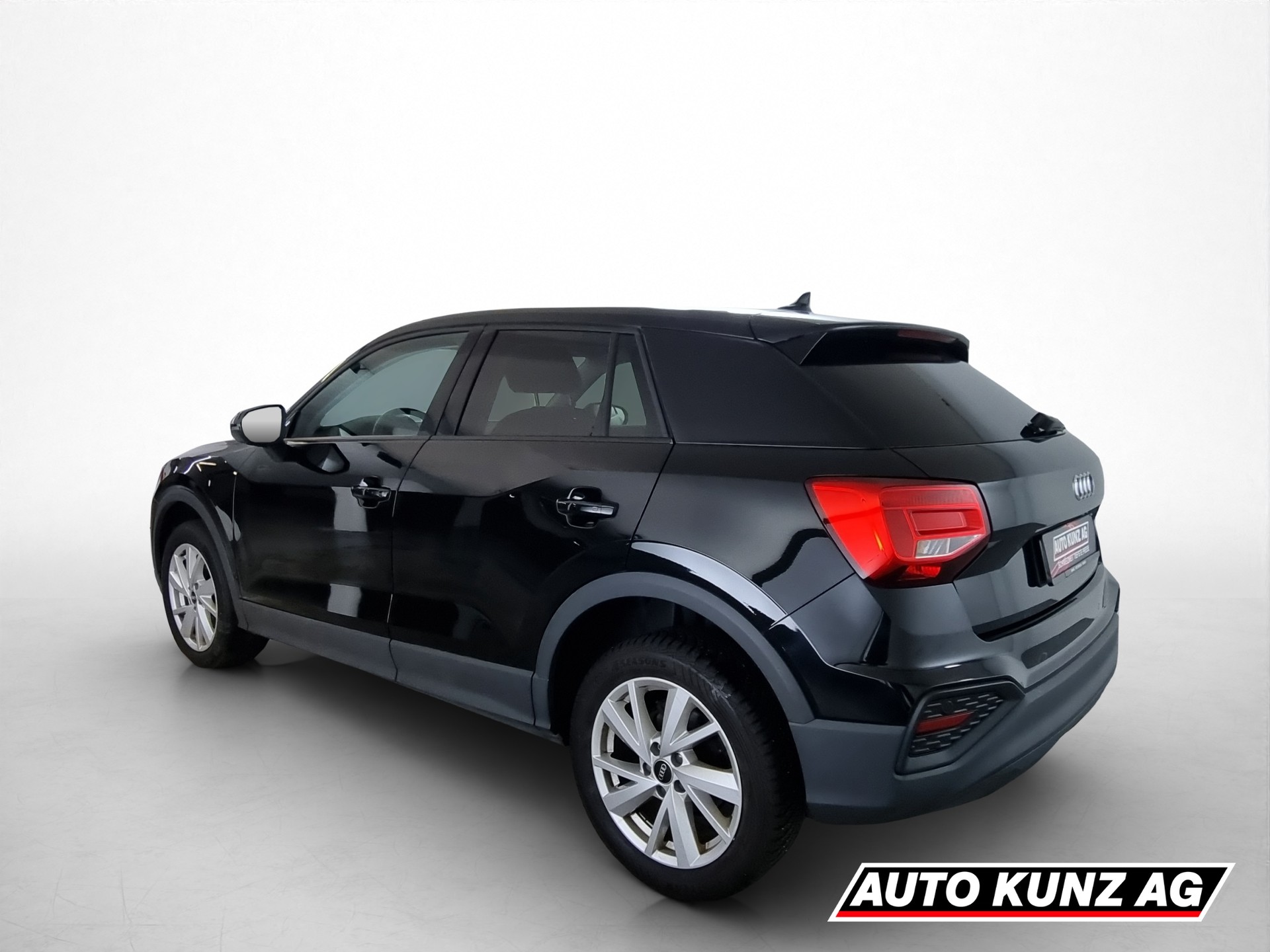 AUDI Q2 1.5 35 TFSI S-Tronic-showroom-element-3