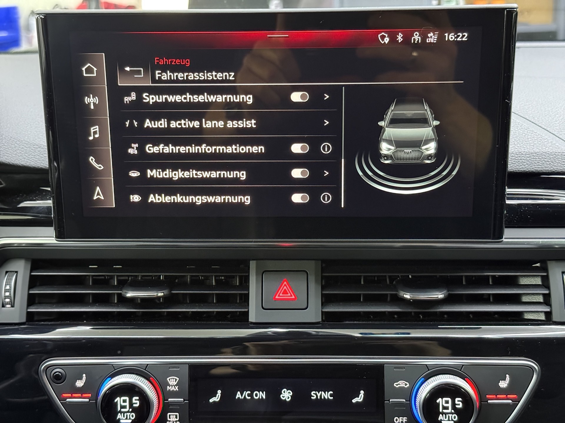 AUDI RS4 Avant quattro tiptronic-image-16