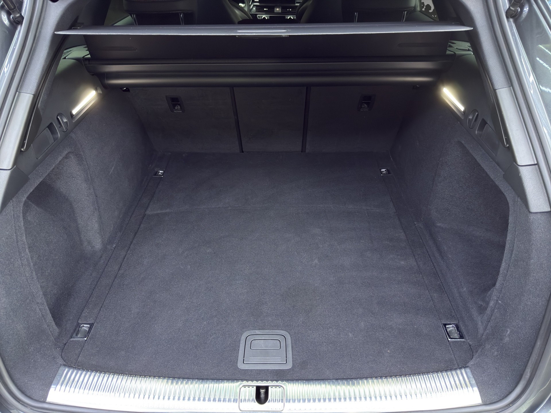 AUDI RS4 Avant quattro tiptronic-image-32