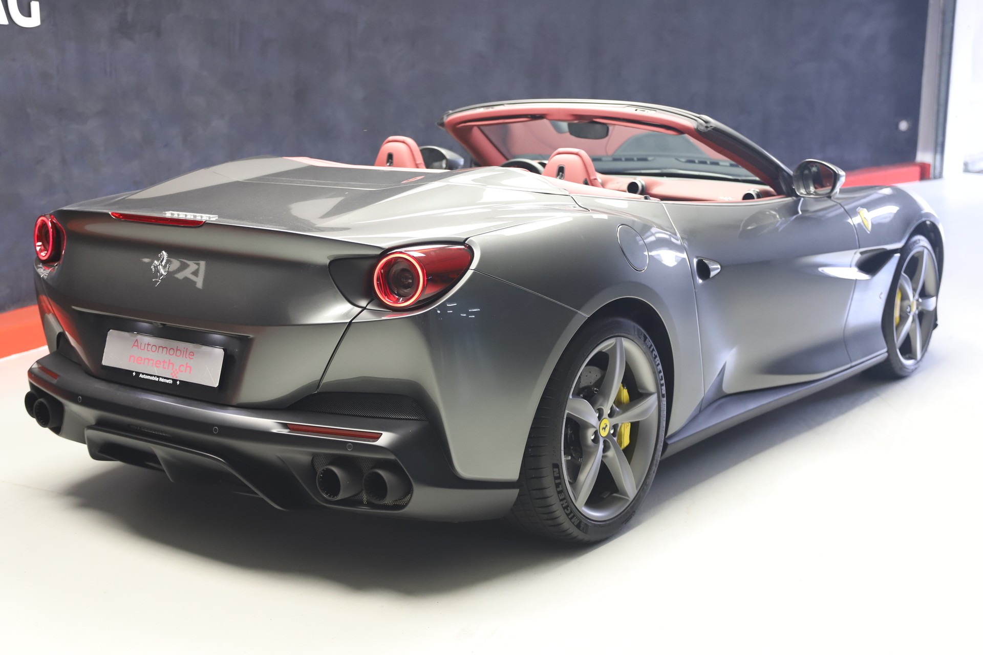 FERRARI Portofino 3.9 V8 T-showroom-element-2