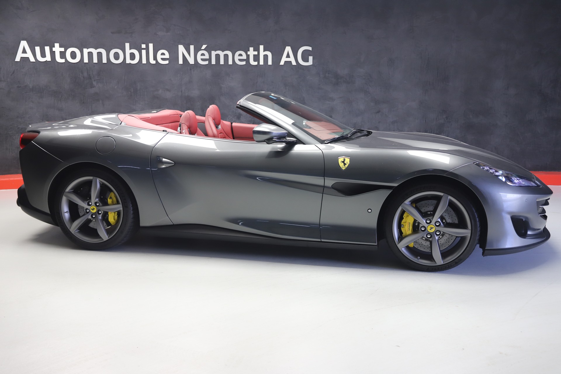 FERRARI Portofino 3.9 V8 T-showroom-element-1