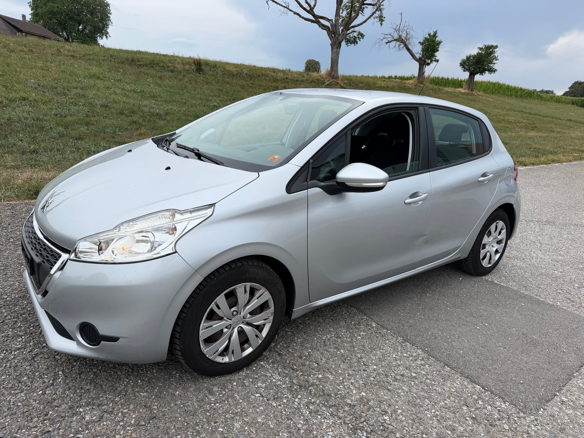 PEUGEOT 208 1.4 HDI active