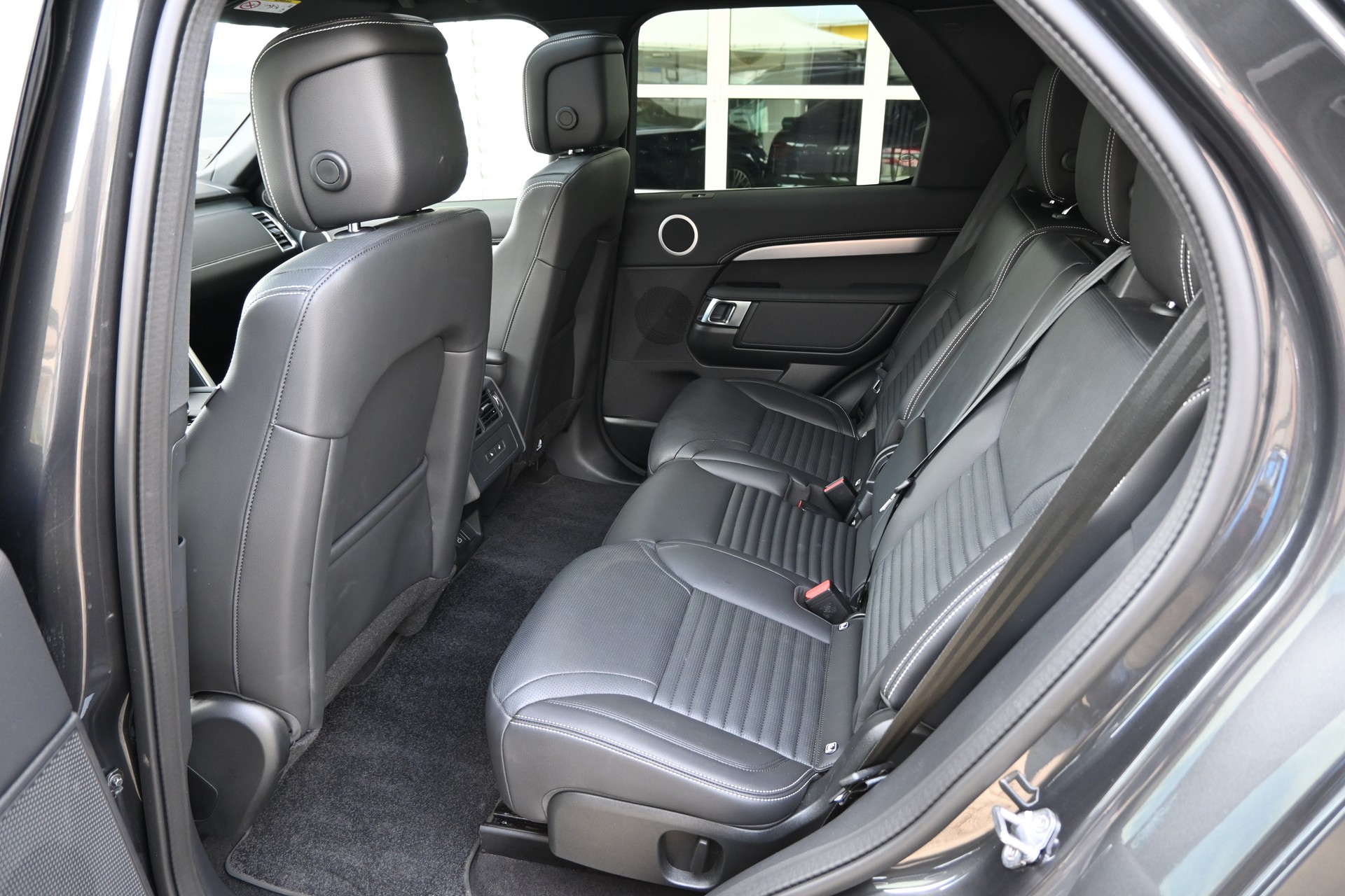 LAND ROVER Discovery 3.0D I6 P250 S R-Dynamic AWD Automatic 7-Plätzer + AHK 3500kg + Werksgarantie 10.2030-image-15