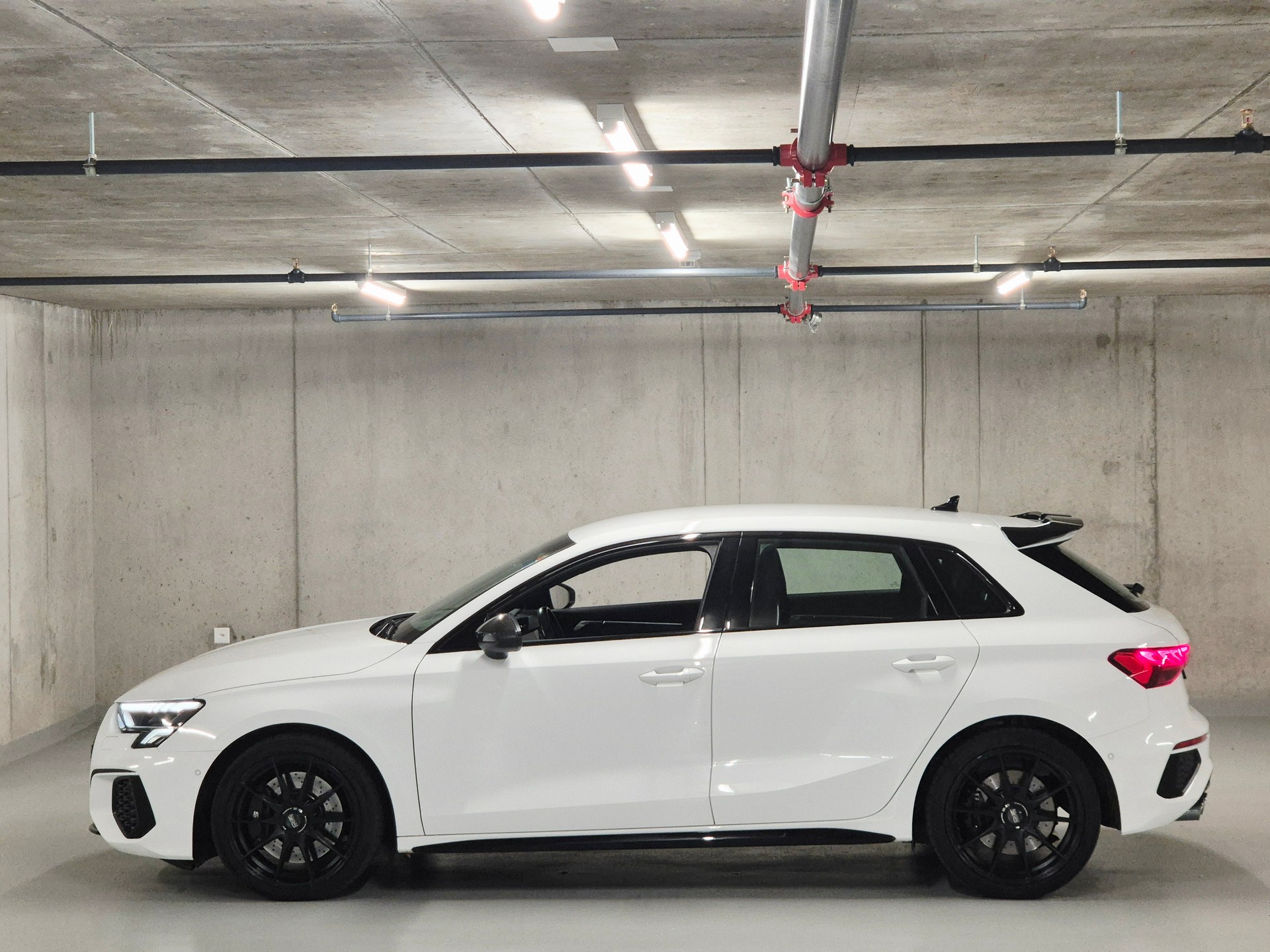 AUDI S3 Sportback 2.0 TFSI quattro S-tronic-showroom-element-3