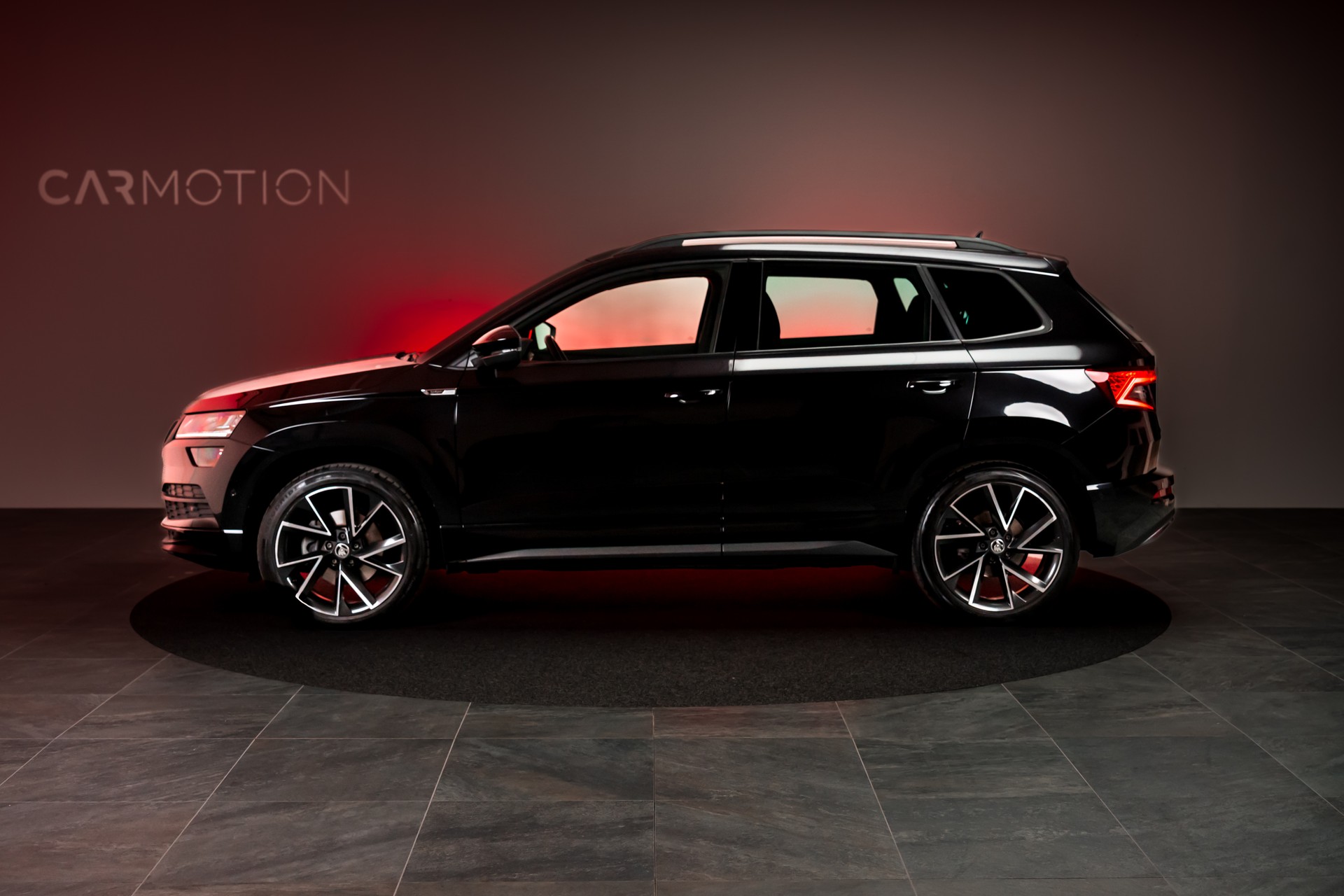 SKODA Karoq 2.0 TSI SportLine 4x4 DSG / Panoramadach / Parkassistent / Sitzheizung-showroom-element-3
