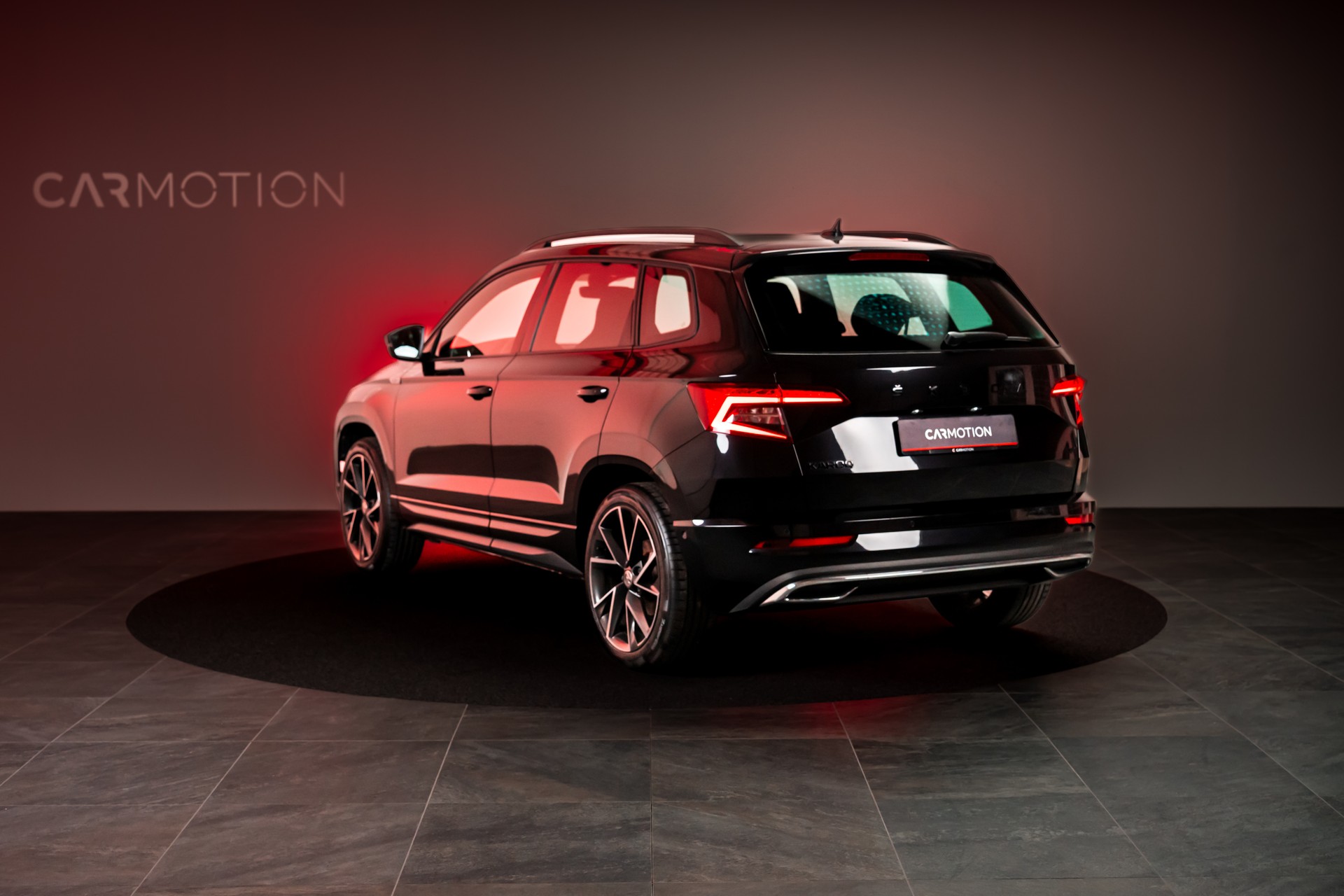 SKODA Karoq 2.0 TSI SportLine 4x4 DSG / Panoramadach / Parkassistent / Sitzheizung-image-4
