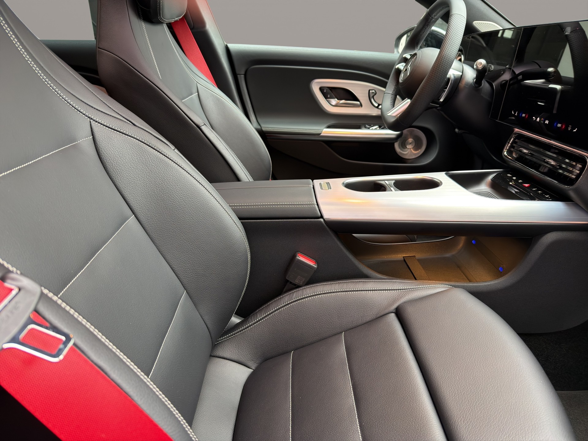 MERCEDES-BENZ CLA 220 8G-DCT 4Matic-image-10
