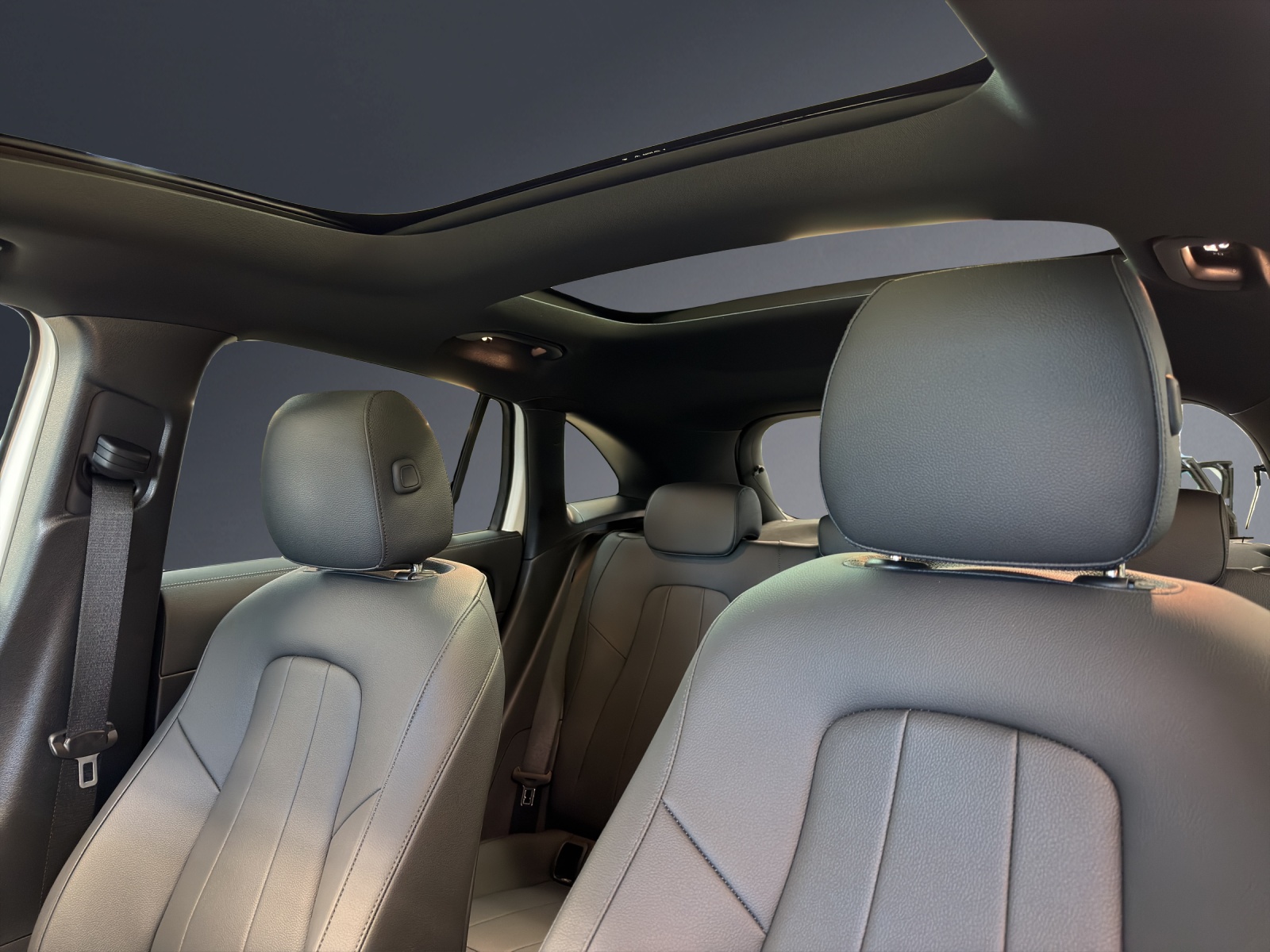 MERCEDES-BENZ GLA 220 4Matic 8G-DCT-image-7