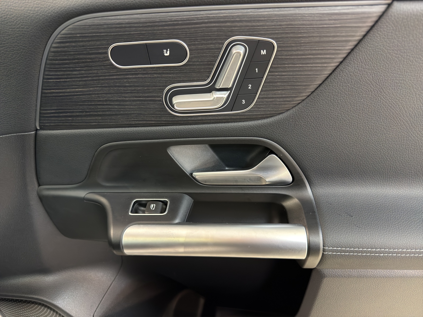 MERCEDES-BENZ GLA 220 4Matic 8G-DCT-image-12