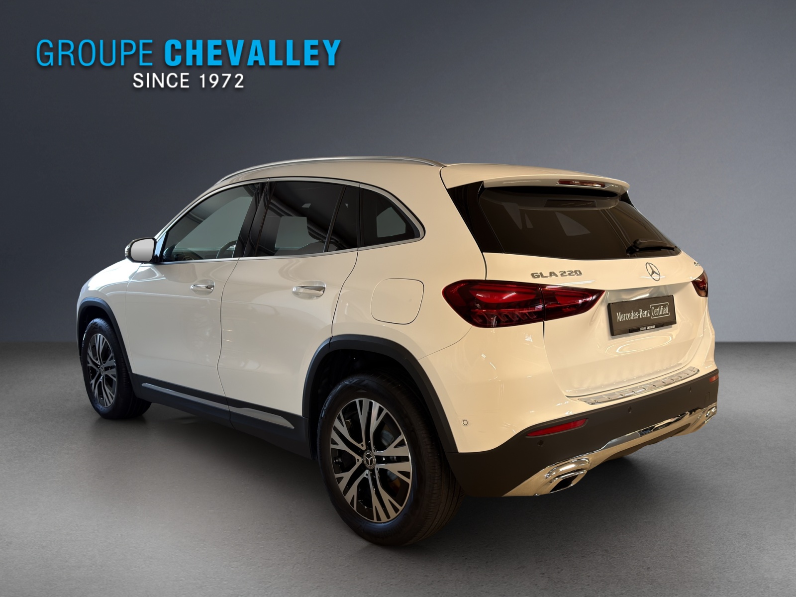 MERCEDES-BENZ GLA 220 4Matic 8G-DCT-showroom-element-3