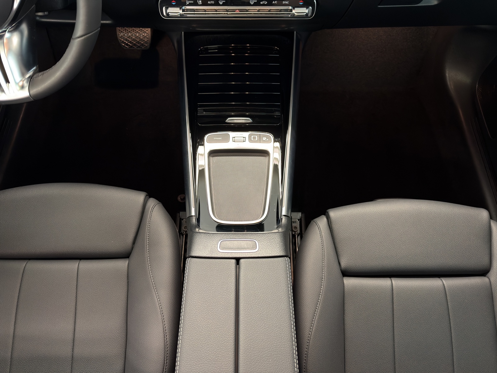MERCEDES-BENZ GLA 220 4Matic 8G-DCT-image-11