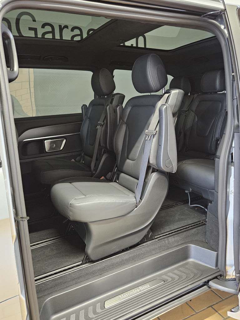 MERCEDES-BENZ V 300 d 4Matic lang Swiss Edition-image-12