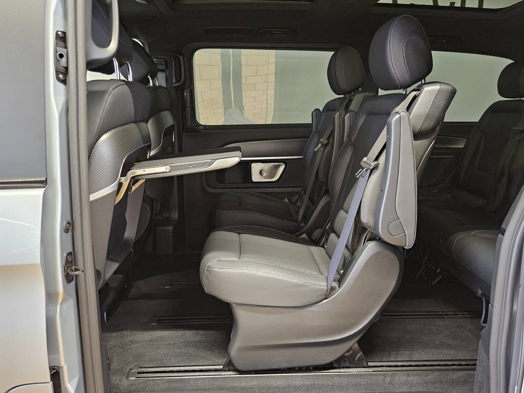 MERCEDES-BENZ V 300 d 4Matic lang Swiss Edition-image-13