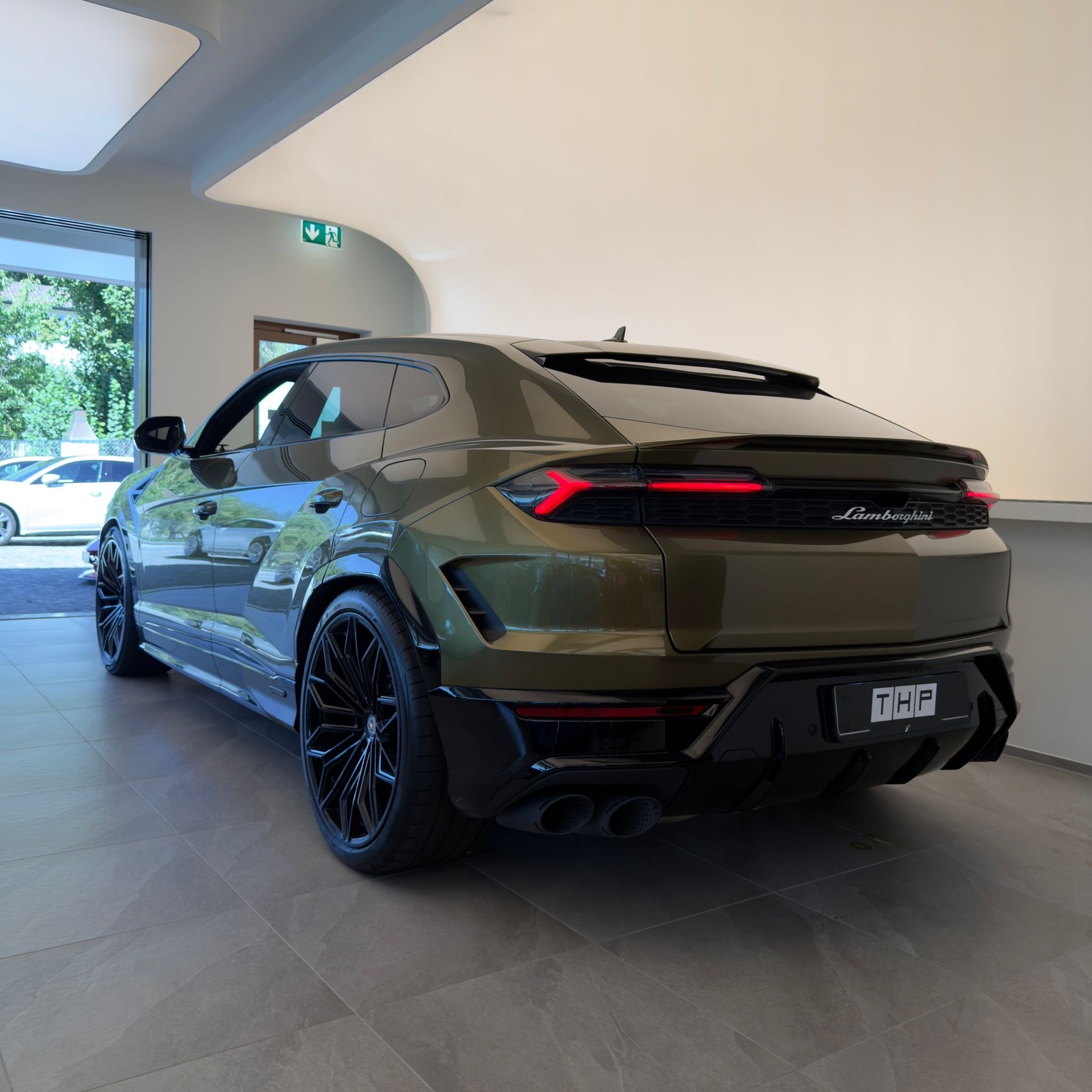 LAMBORGHINI Urus SE-image-4