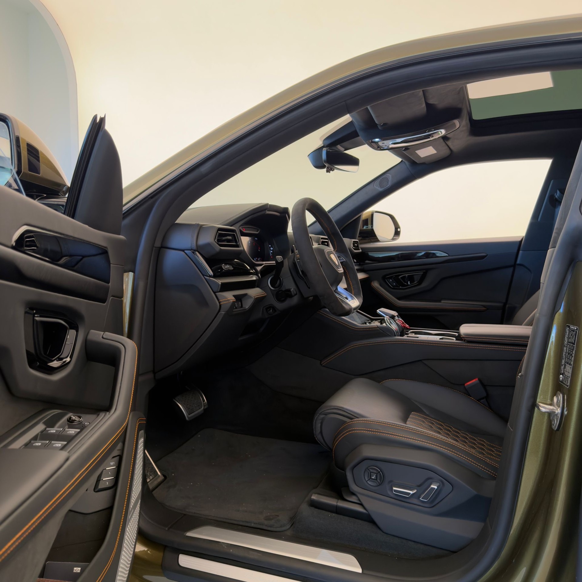 LAMBORGHINI Urus SE-image-5