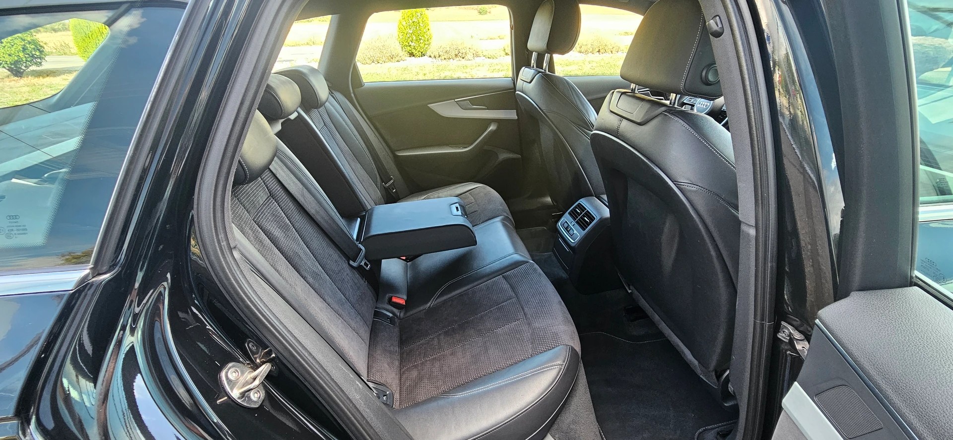 AUDI A4 Avant 2.0 TDI quattro S-tronic-image-12