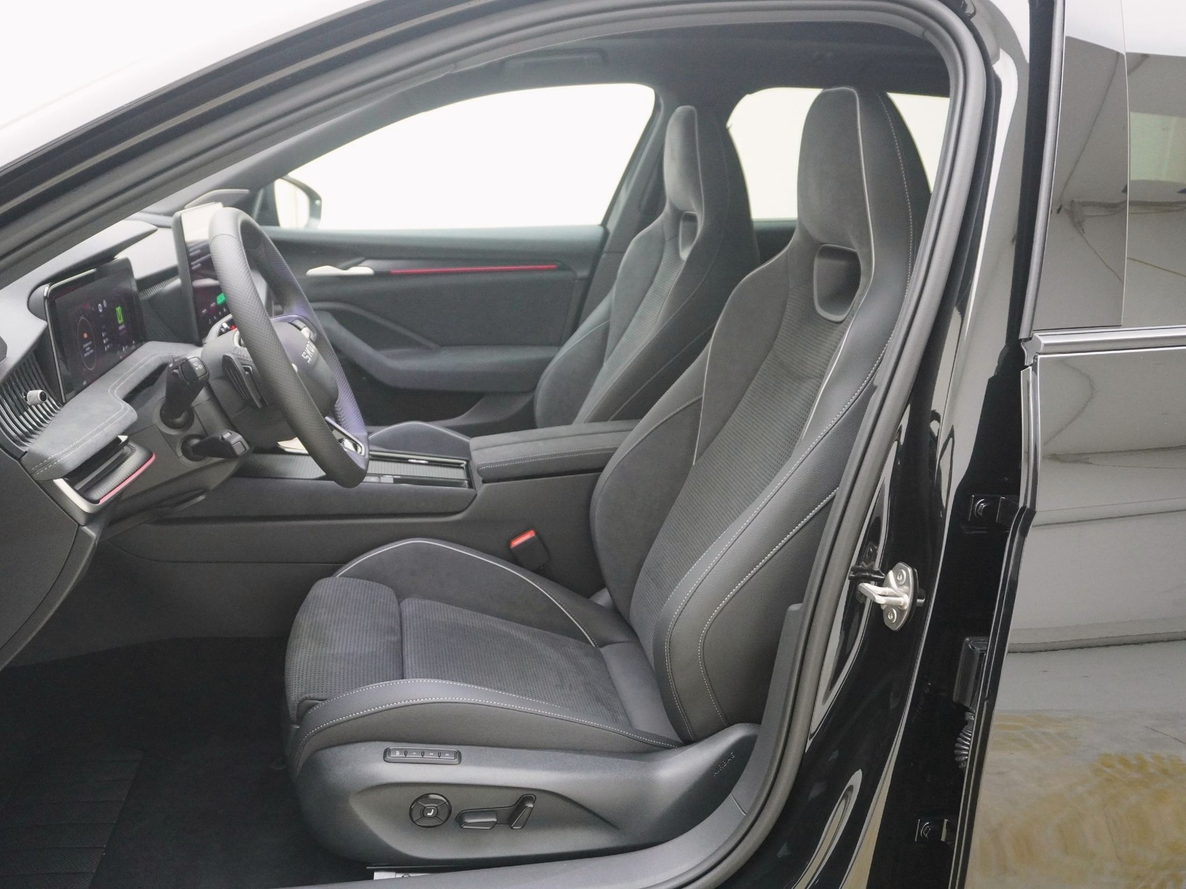 SKODA Superb 2.0 TSI Sportline 4x4 DSG-image-12