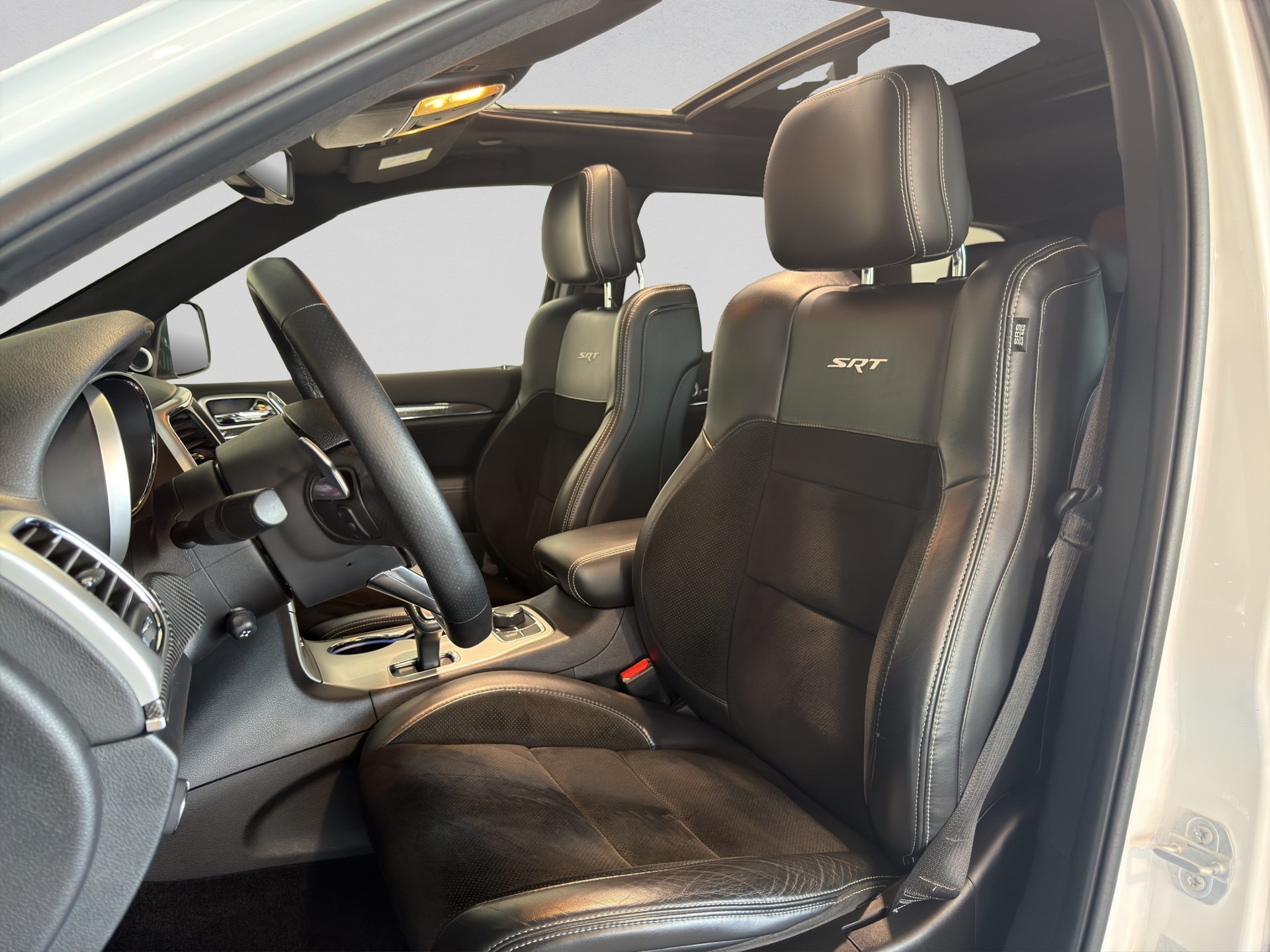 JEEP Grand Cherokee 6.4 V8 HEMI SRT8 Automatic-image-7