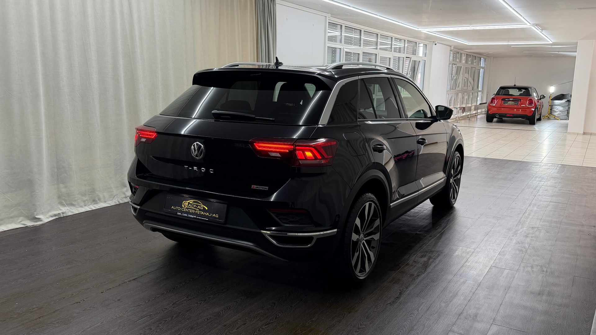 VW T-Roc 2.0 TSI Sport DSG 4Motion-showroom-element-3