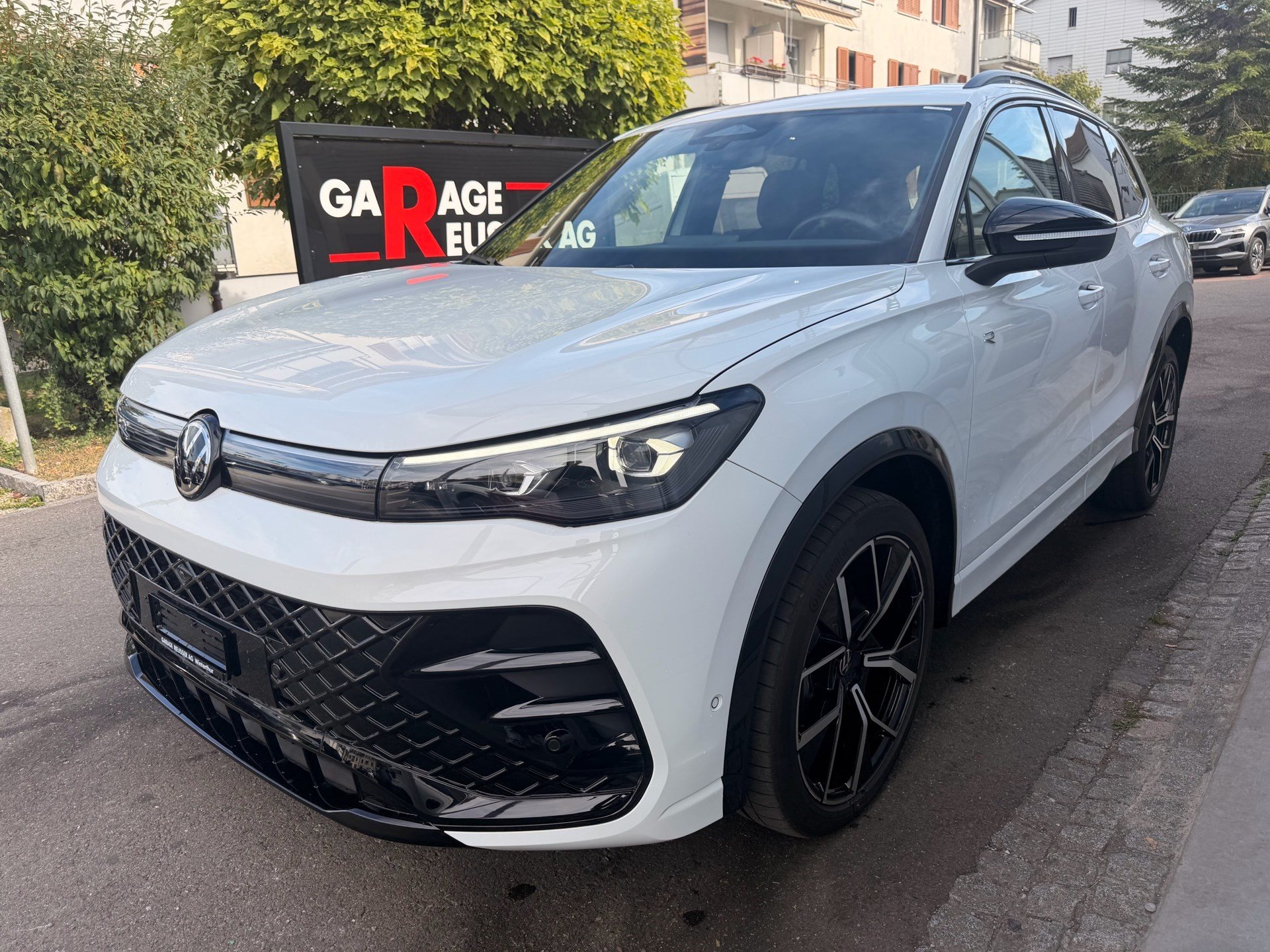 VW Tiguan 2.0 TSI 265PS 4Motion R-Line *** 360° KAMERA & PANORAMADACH ***