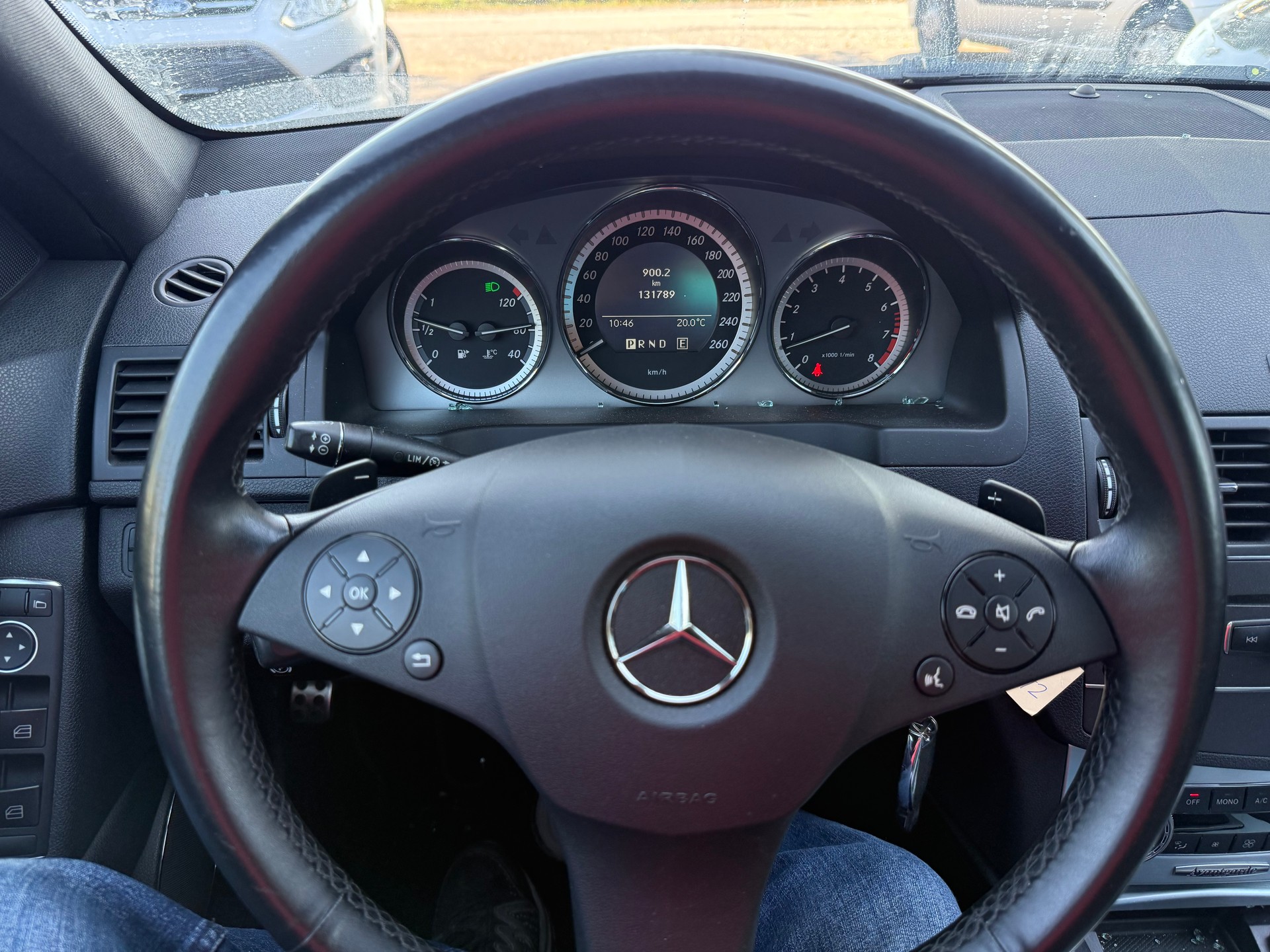 MERCEDES-BENZ C 180 CGI BlueEfficiency Automatic-image-12