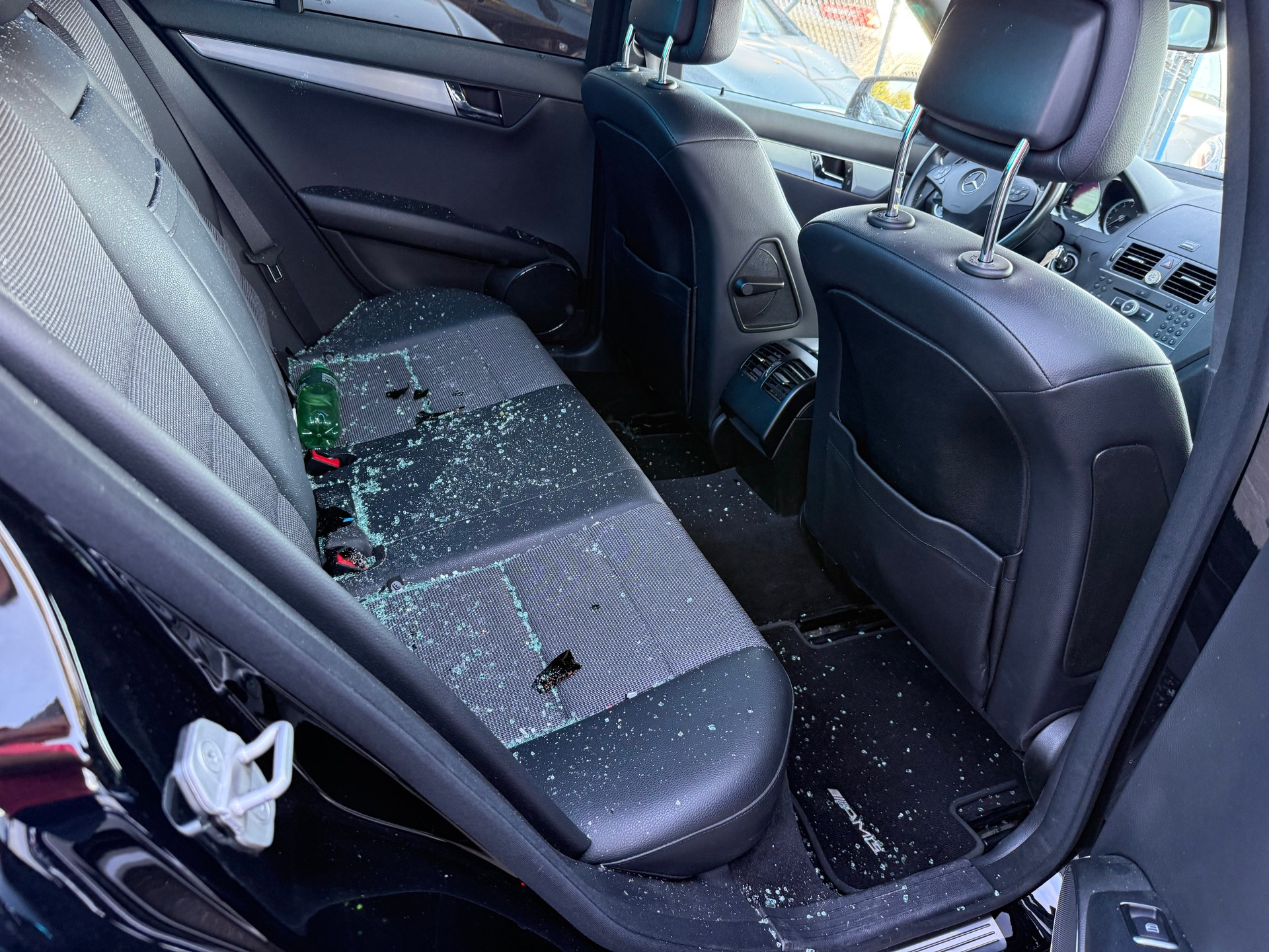 MERCEDES-BENZ C 180 CGI BlueEfficiency Automatic-image-10