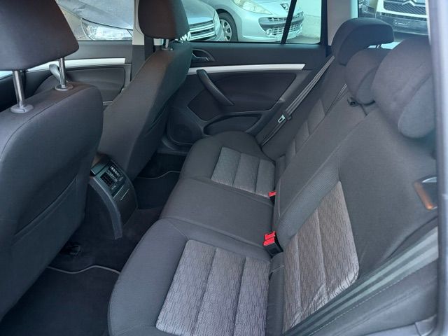 SKODA Octavia Combi 1.8 TSI Adventure 4x4-image-9