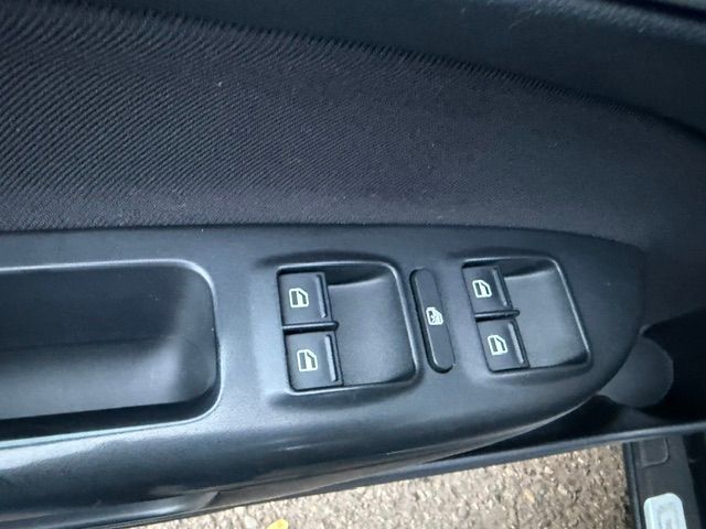 SKODA Octavia Combi 1.8 TSI Adventure 4x4-image-14