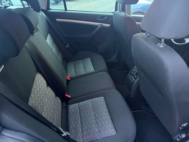 SKODA Octavia Combi 1.8 TSI Adventure 4x4-image-11