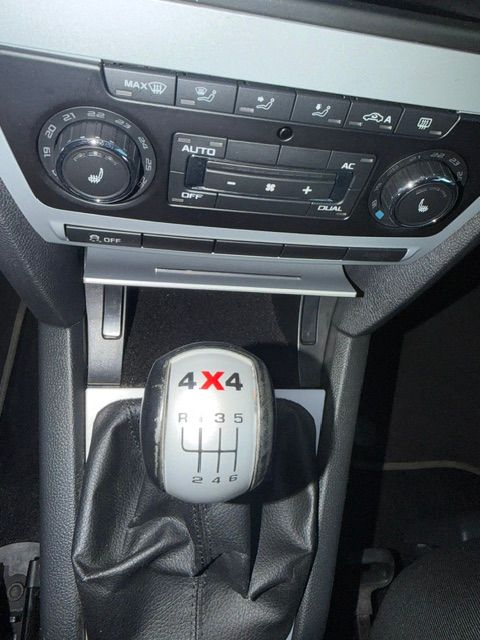 SKODA Octavia Combi 1.8 TSI Adventure 4x4-image-13