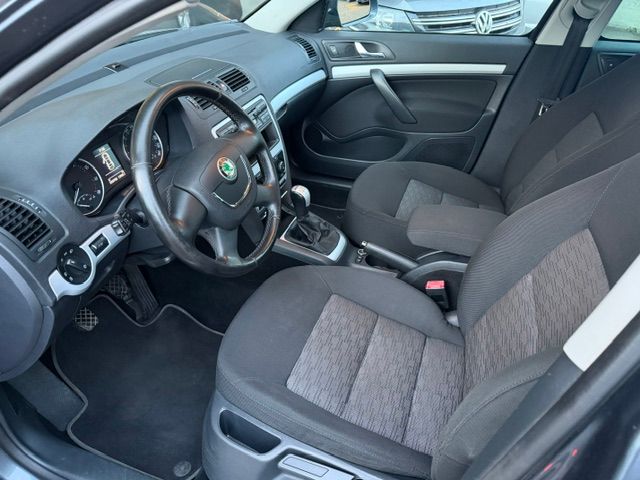 SKODA Octavia Combi 1.8 TSI Adventure 4x4-image-10