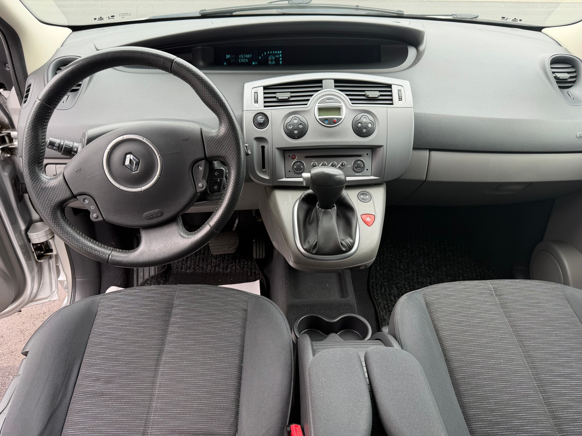 RENAULT Scénic 2.0 16V Fairway Automatic-image-9