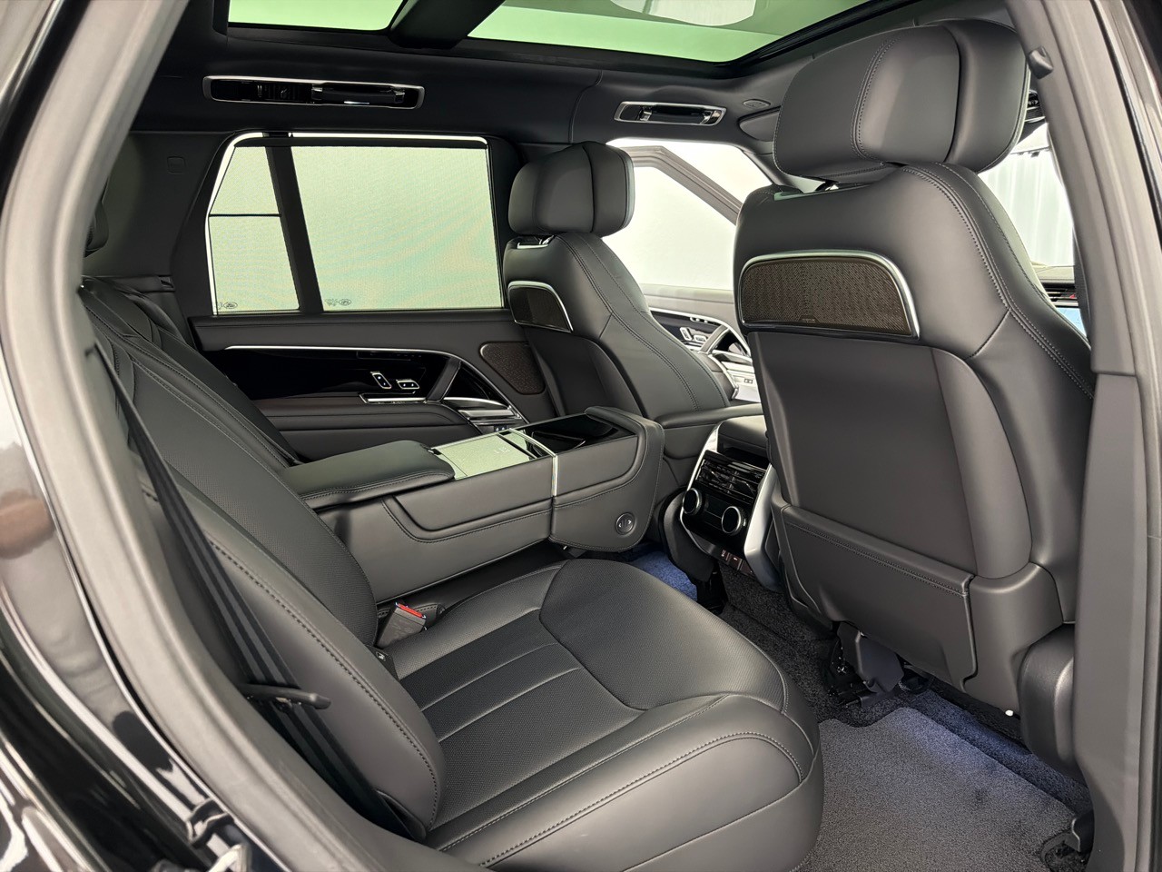 LAND ROVER RR P460e PHEV Autobiogr.-image-10