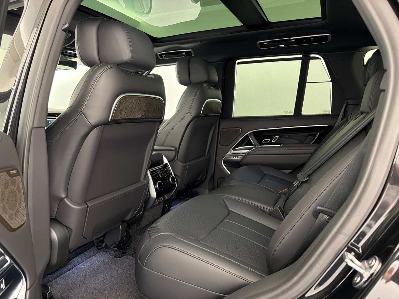 LAND ROVER RR P460e PHEV Autobiogr.-image-5
