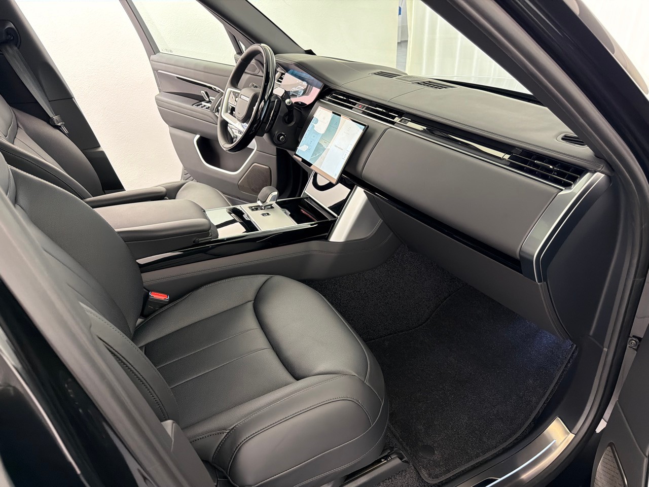 LAND ROVER RR P460e PHEV Autobiogr.-image-11