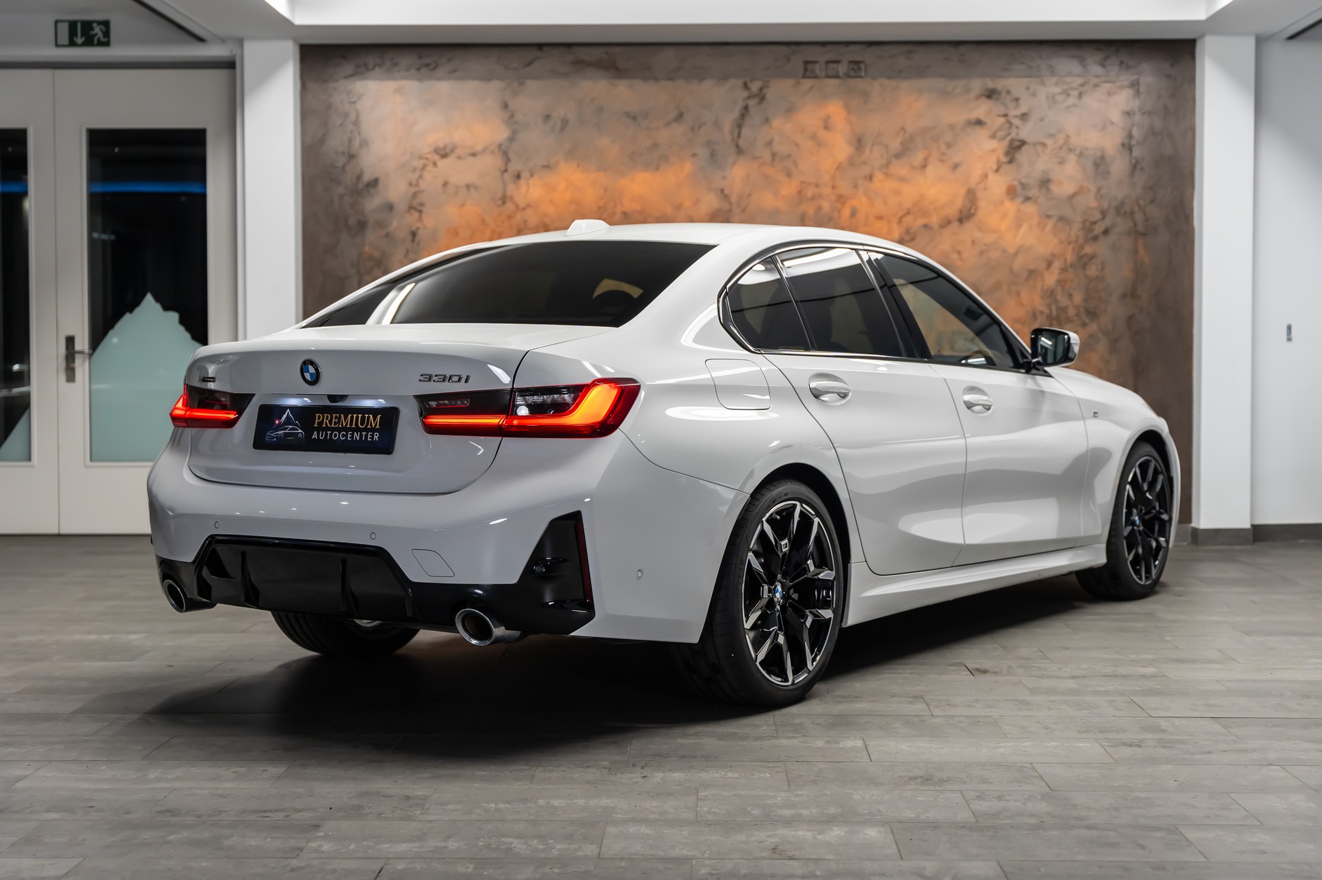 BMW 330i xDrive Steptronic M Sport Pro *Facelift*Leder*Head-Up*360°Kamera*-image-5