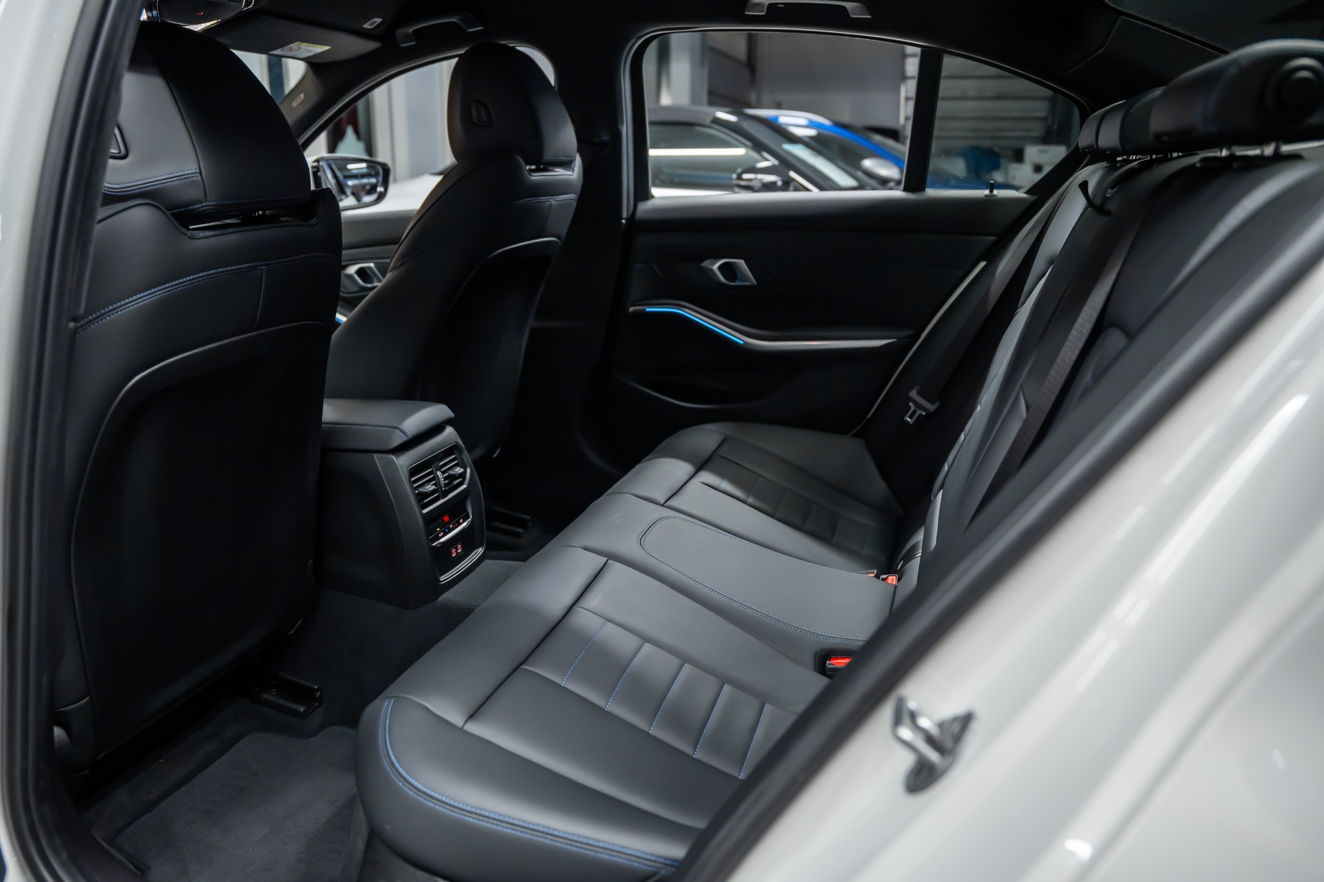 BMW 330i xDrive Steptronic M Sport Pro *Facelift*Leder*Head-Up*360°Kamera*-image-14
