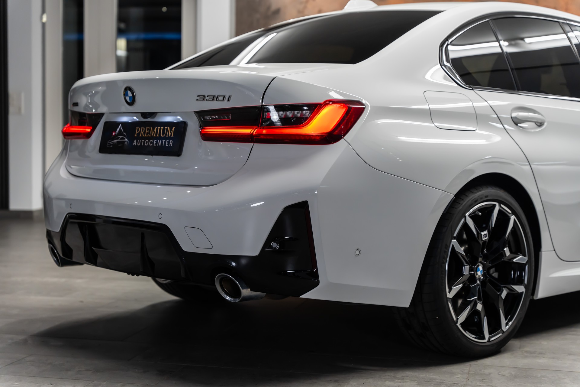 BMW 330i xDrive Steptronic M Sport Pro *Facelift*Leder*Head-Up*360°Kamera*-image-6