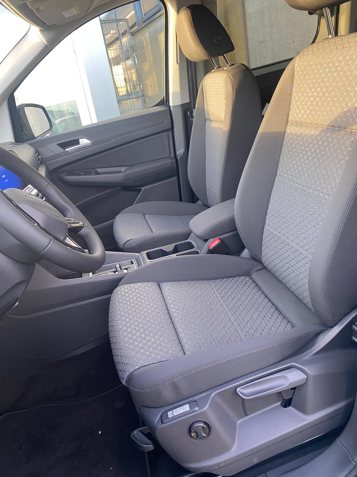 FORD Tourneo Connect 1.5 EcoBoost Titanium Automat-image-2