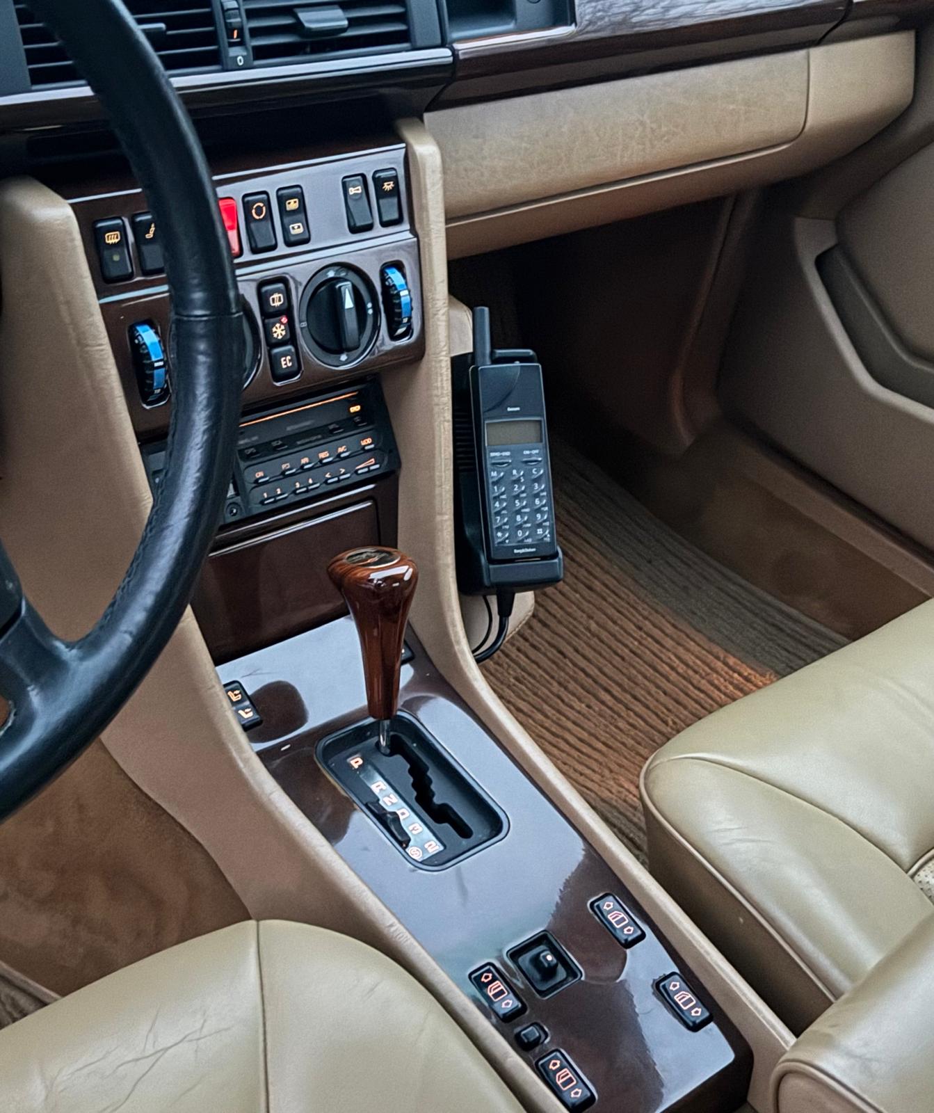 MERCEDES-BENZ 300 CE Veteranenfahrzeug-image-6