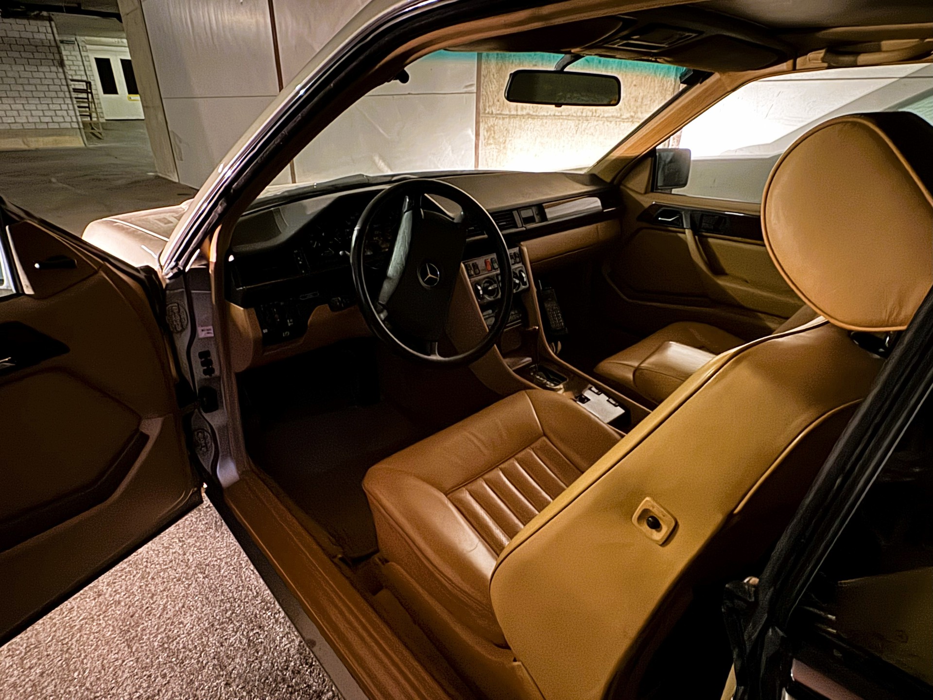 MERCEDES-BENZ 300 CE Veteranenfahrzeug-image-3