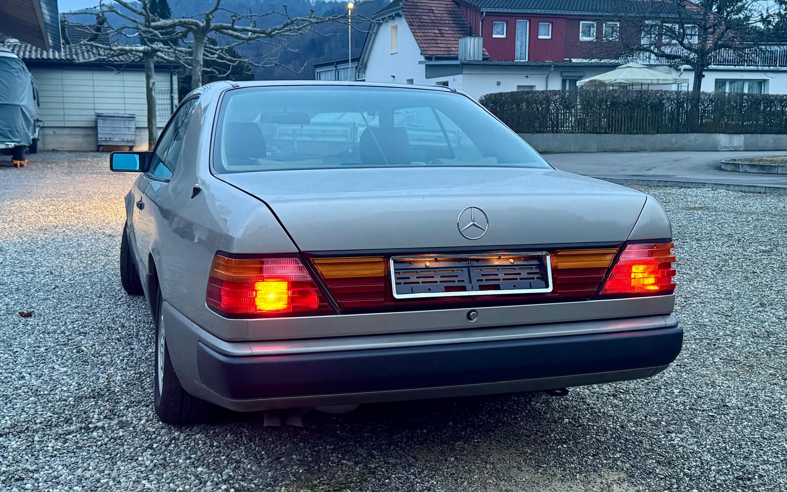 MERCEDES-BENZ 300 CE Veteranenfahrzeug-image-8