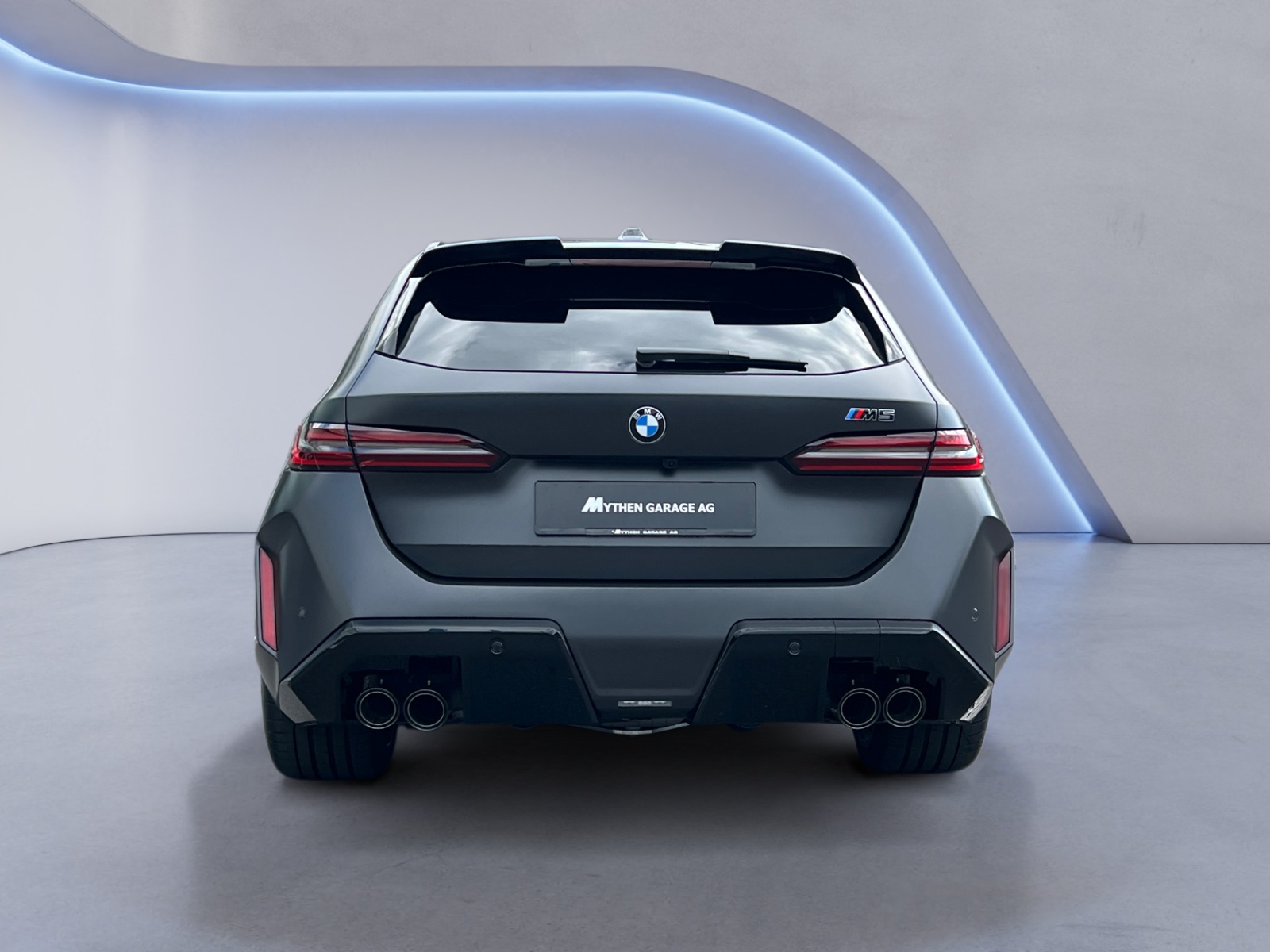 BMW M5 xDrive Touring-showroom-element-3