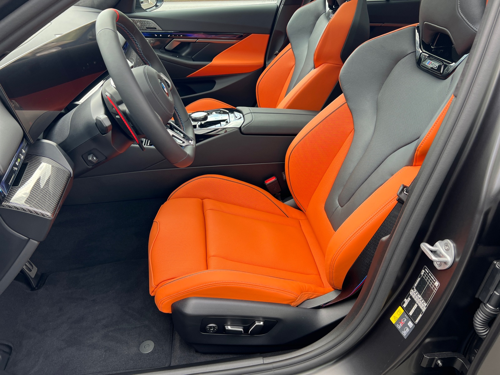 BMW M5 xDrive Touring-image-8