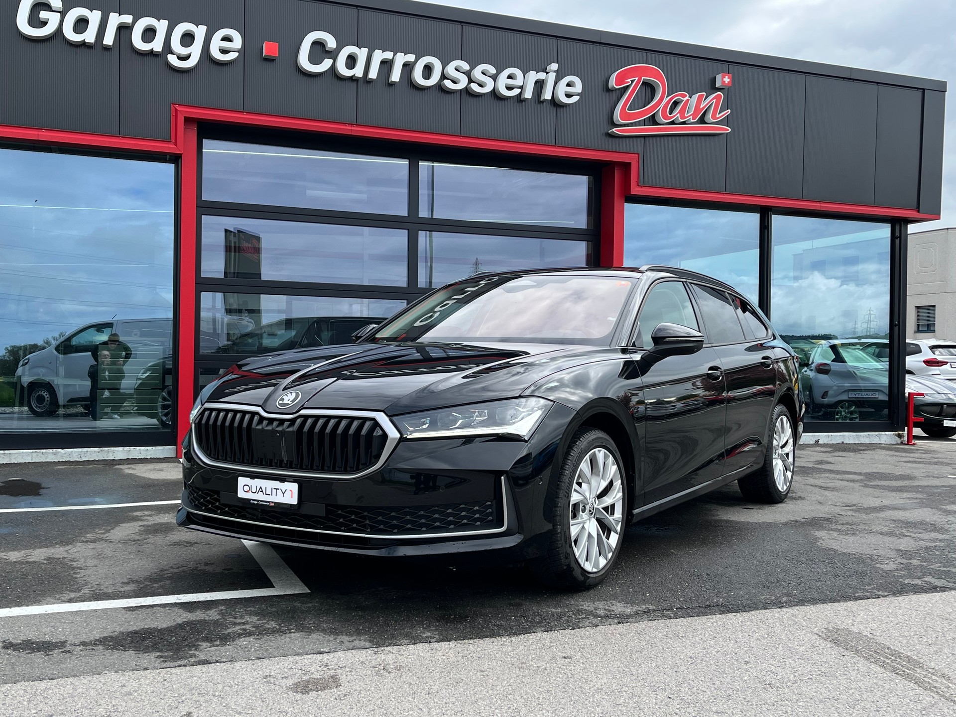 SKODA Superb Combi 2.0 TDi Selection 4x4 DSG-image-1